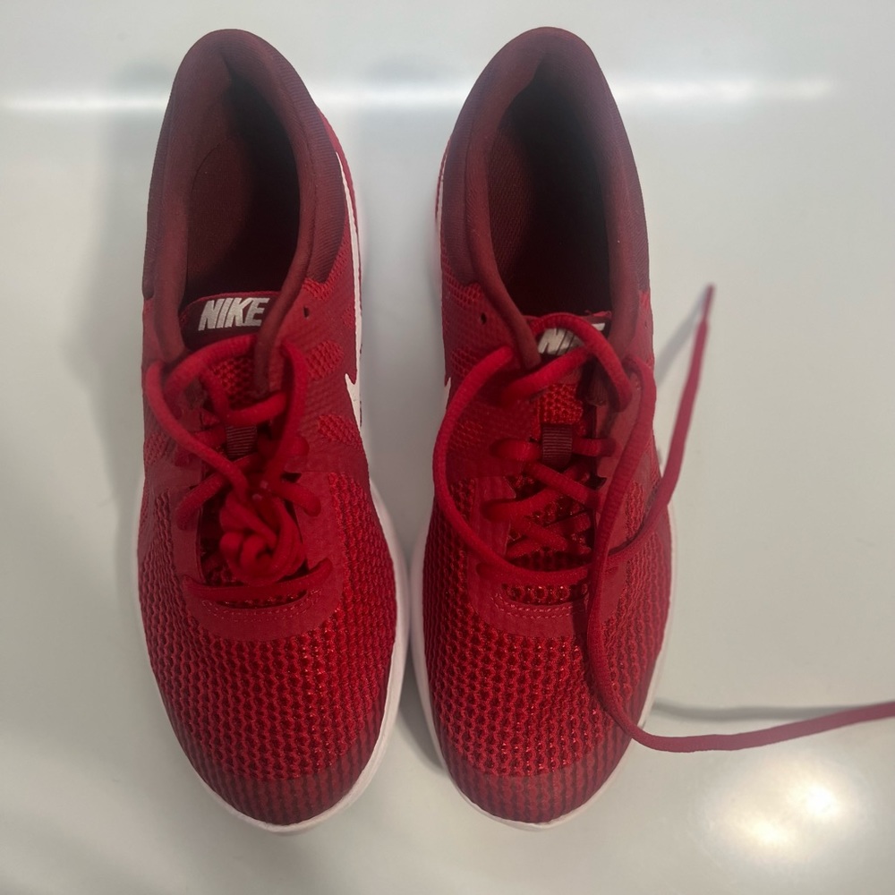 New Nike Size 7Y Revolution 4 (GS) Kids Shoes Red 943309 601 NIB Gym Red